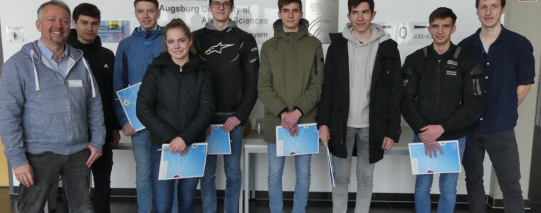 Technikbegeisterte Schüler*innen besuchen  Technologie Centrum Westbayern und Hochschulzentrum Donau-Ries